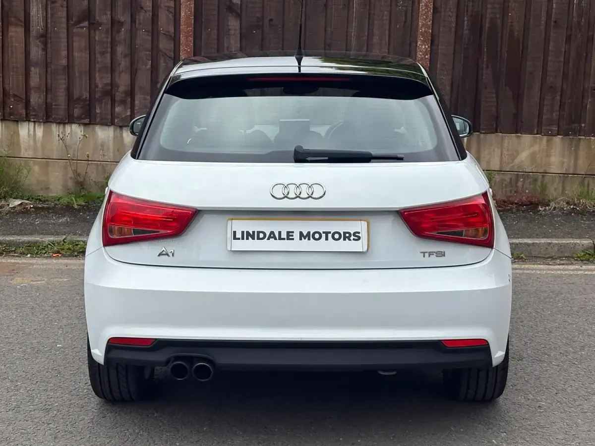 Usado Audi A1 Sportback Sport 125 CV (91 kW) 2015 Blanco Utilitario