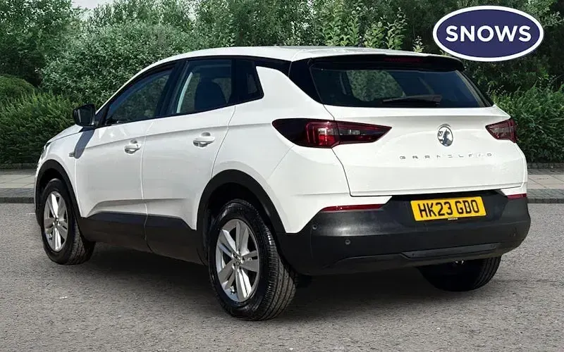Used Vauxhall Grandland X Design Edition 131 HP (96 kW) 2023 White SUV