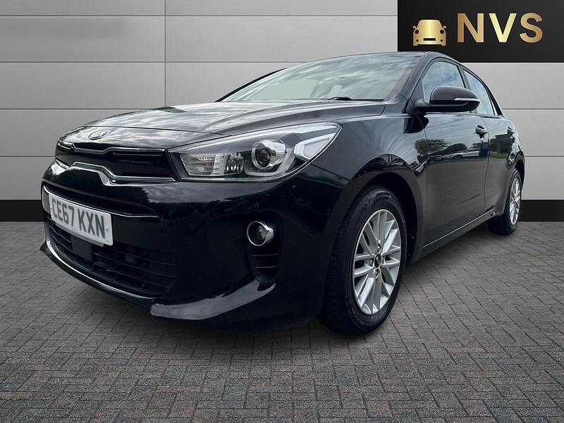 Begagnad Kia Rio 99 HK (72 kW) 2017 Svart Halvkombi