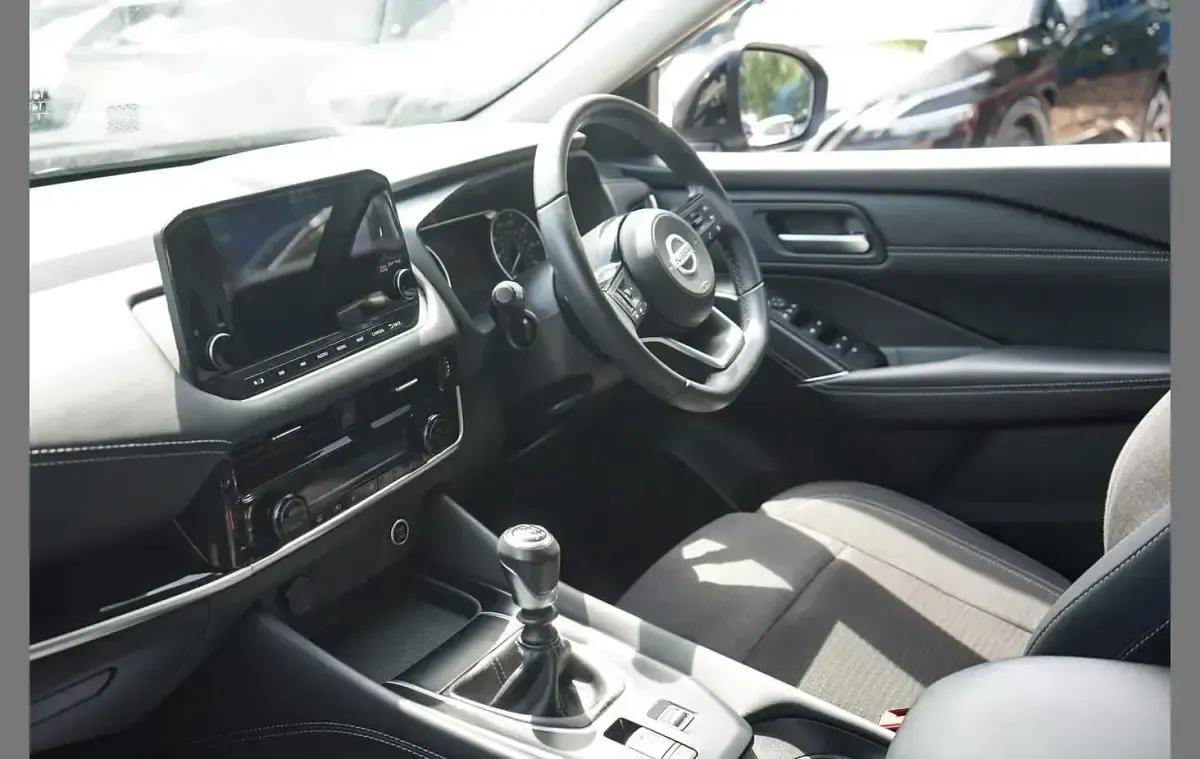 Used Nissan Qashqai N-Connecta 138 HP (101 kW) 2022 Black SUV