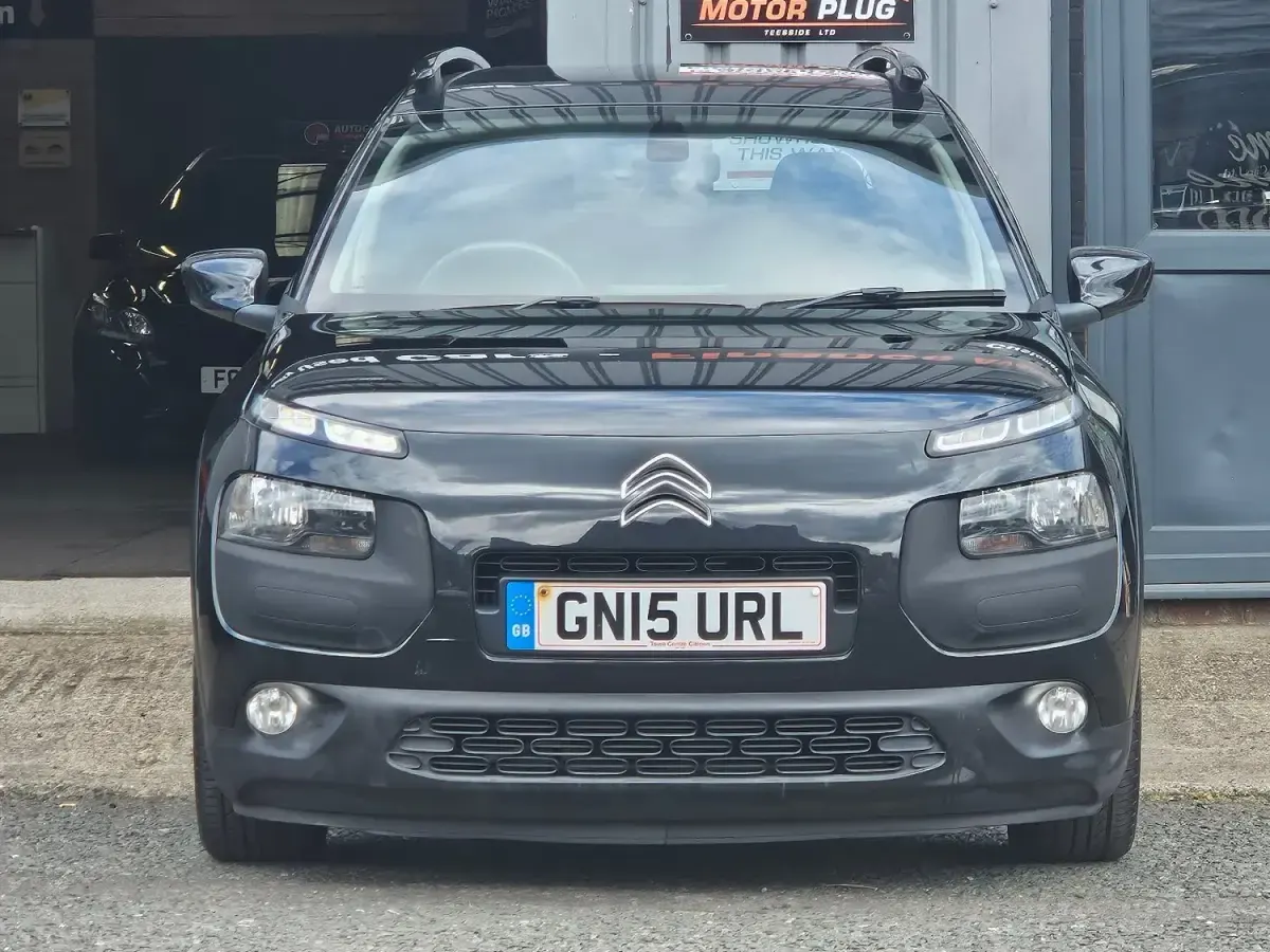 Gebraucht Citroën C4 Cactus Flair 100 PS (73 kW) 2015 Schwarz Kleinwagen