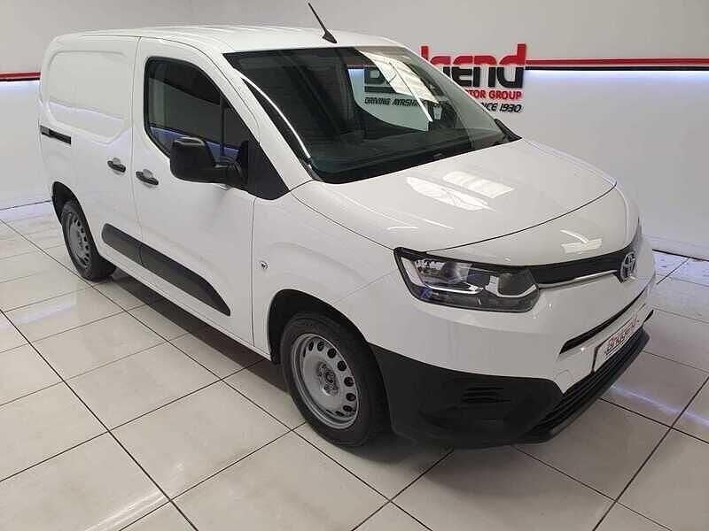 White Used 2022 Toyota Proace Active Van | £10,699 (Fair price) - Image 1/4