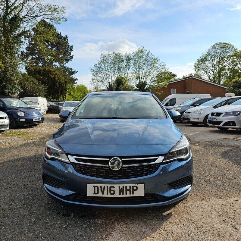 Blue Used 2016 Vauxhall Astra Design Edition Hatchback | £4,350 (A bit pricey) - Image 1/4