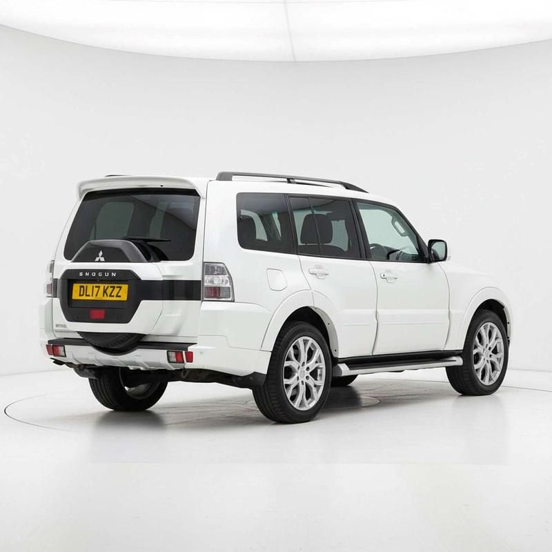 Used Mitsubishi Shogun 187 HP (137 kW) 2017 White SUV