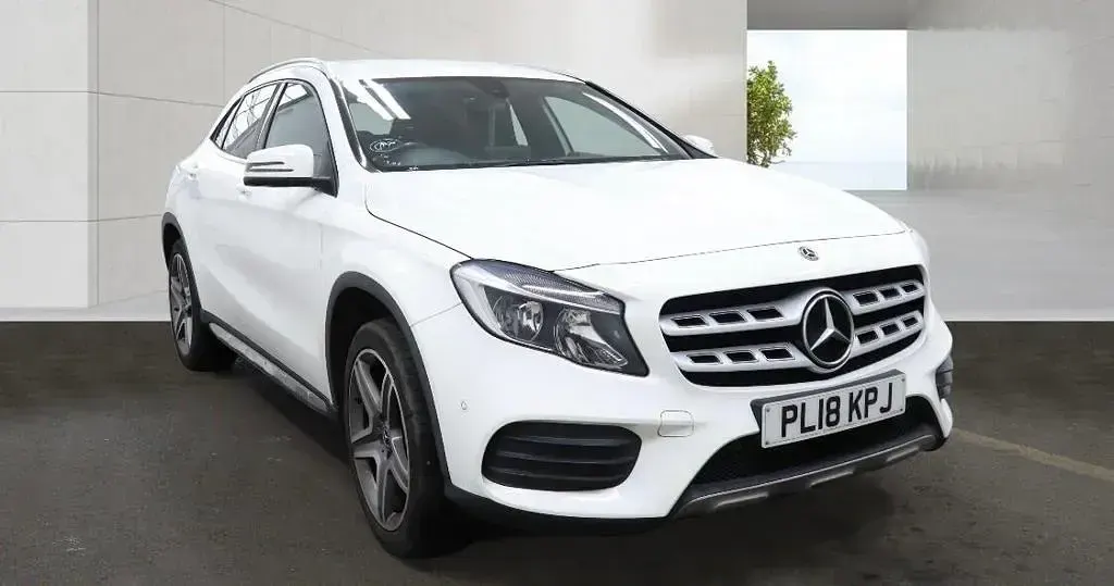 Used Mercedes GLA200 Executive 156 HP (114 kW) 2018 White SUV