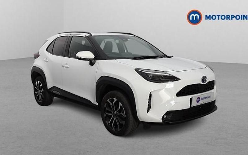 Used 2025 Toyota Yaris Hybrid Design Estate | £18,849 (Super price) - Image 1/4