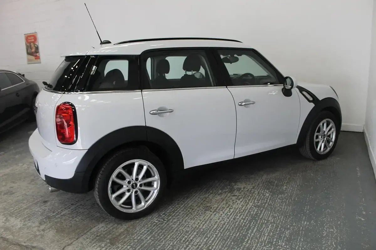 Used Mini Cooper D Business 2014 White Hatchback