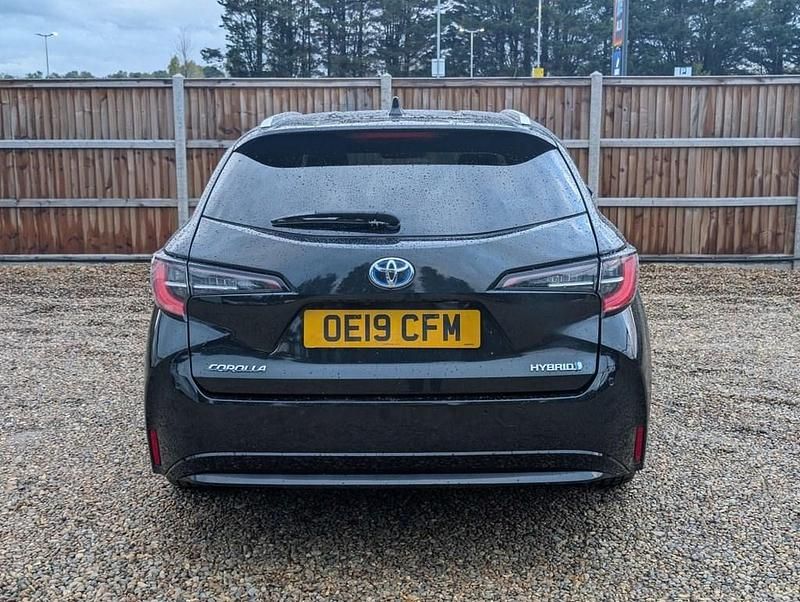 Used Toyota Corolla 122 HP (89 kW) 2019 Black Estate