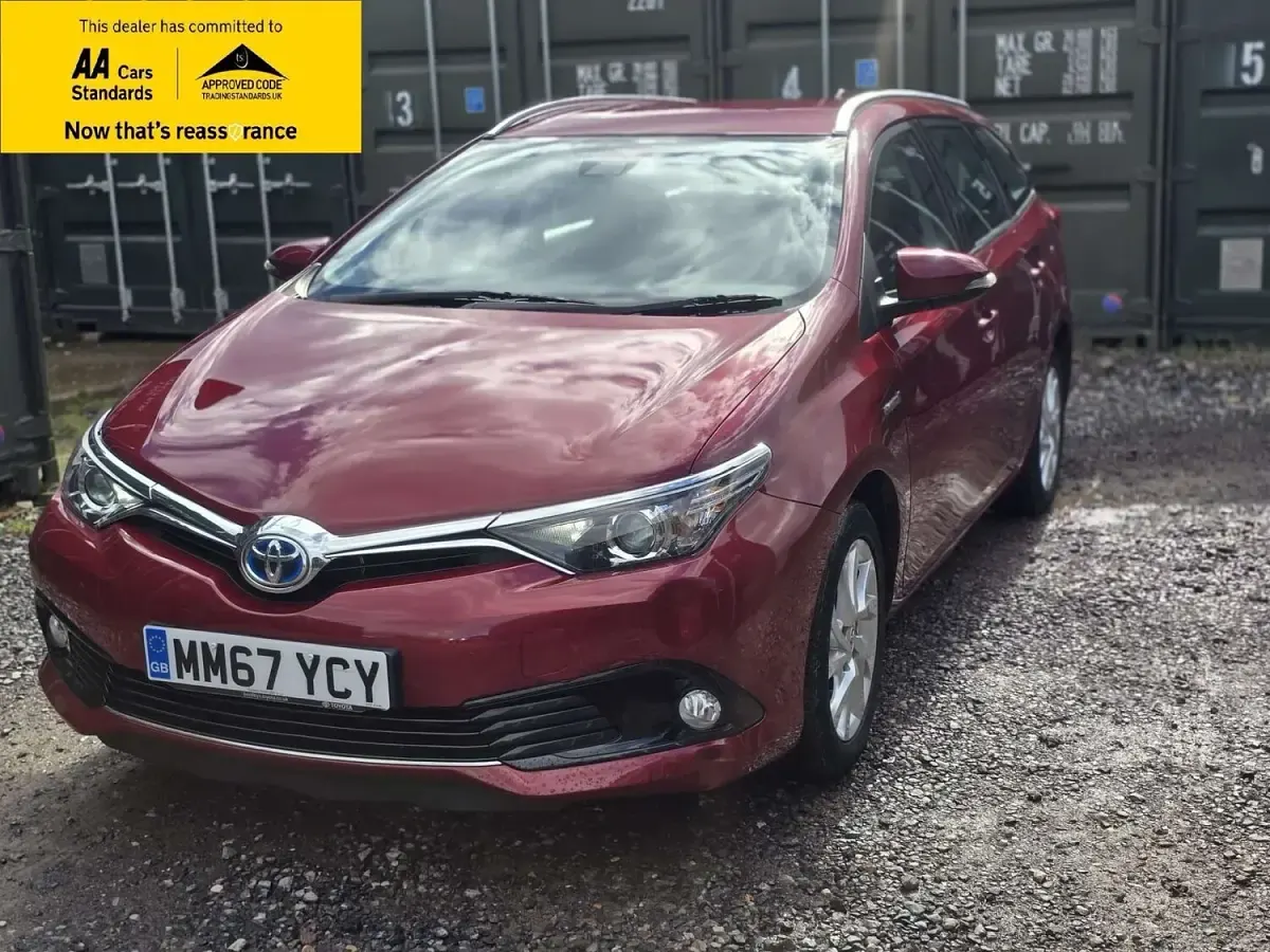 Used Toyota Auris Hybrid 136 HP (100 kW) 2018 Red Estate