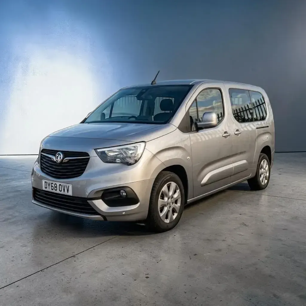 Usado Vauxhall Combo S 100 HP (73 kW) 2018 Cinzento Monovolume