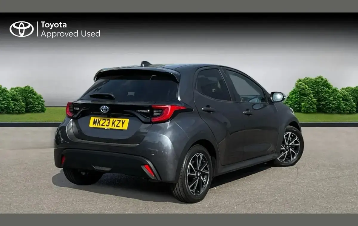 Used Toyota Yaris Hybrid Design 113 HP (83 kW) 2023 Grey Hatchback