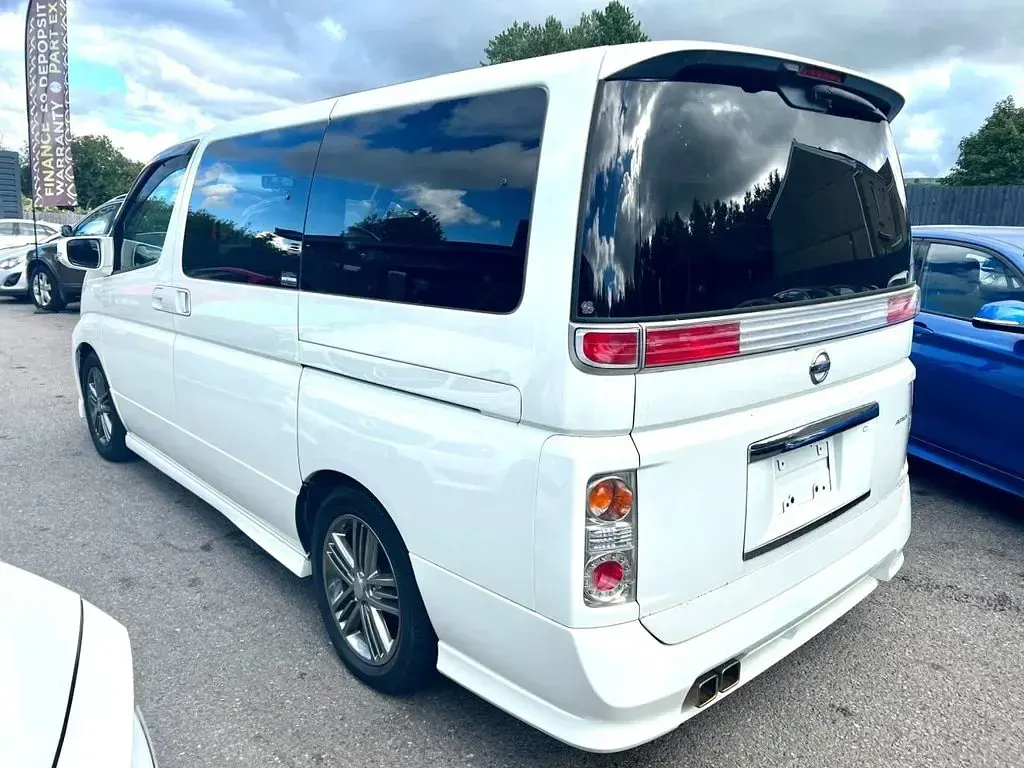 Used Nissan Elgrand 2005 White MPV