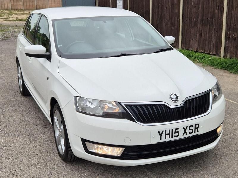 White Used 2015 Skoda Rapid SE Hatchback | £7,500 (Fair price) - Image 1/4
