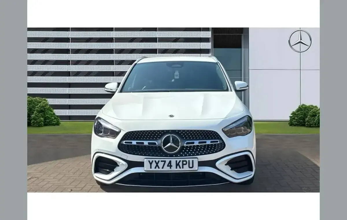 Used Mercedes GLA220 Executive 187 HP (137 kW) 2024 White SUV