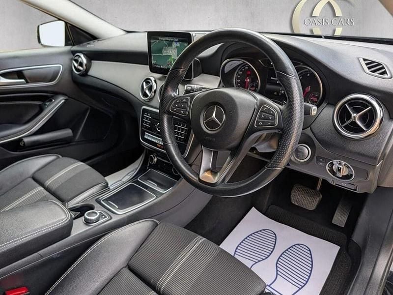 Used Mercedes GLA180 Urban 122 HP (89 kW) 2020 Black SUV