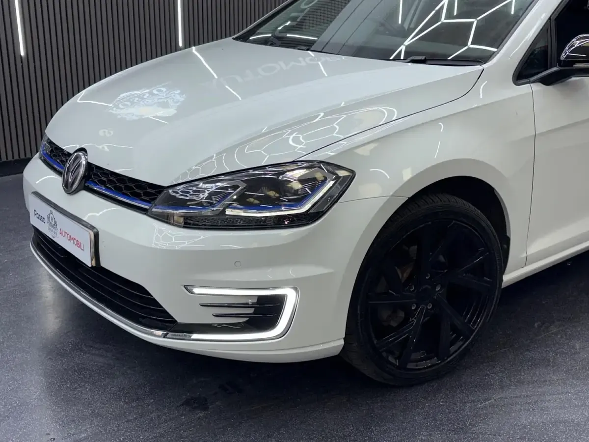 Used VW e-Golf 99 kW (135 HP) 2019 White Hatchback