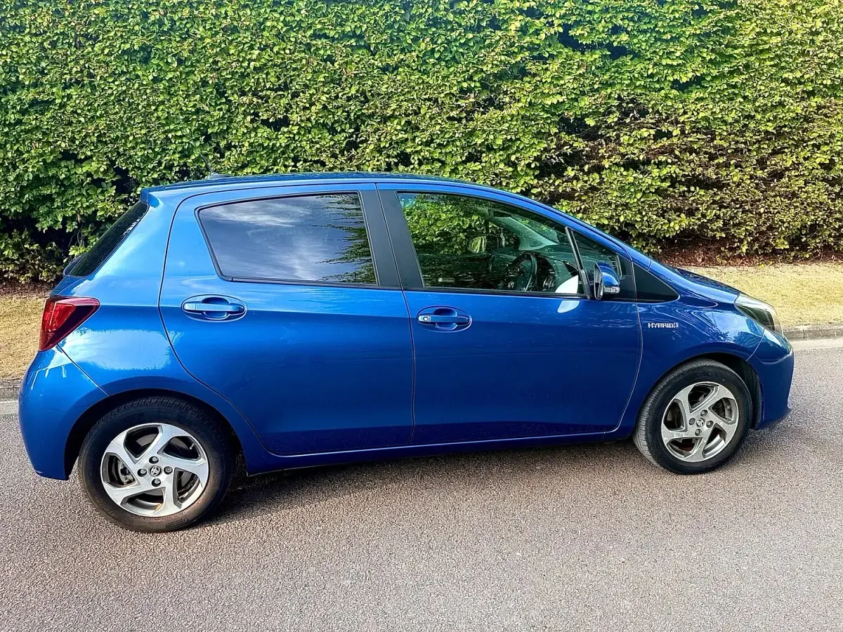 Used Toyota Yaris 2017 Blue Hatchback