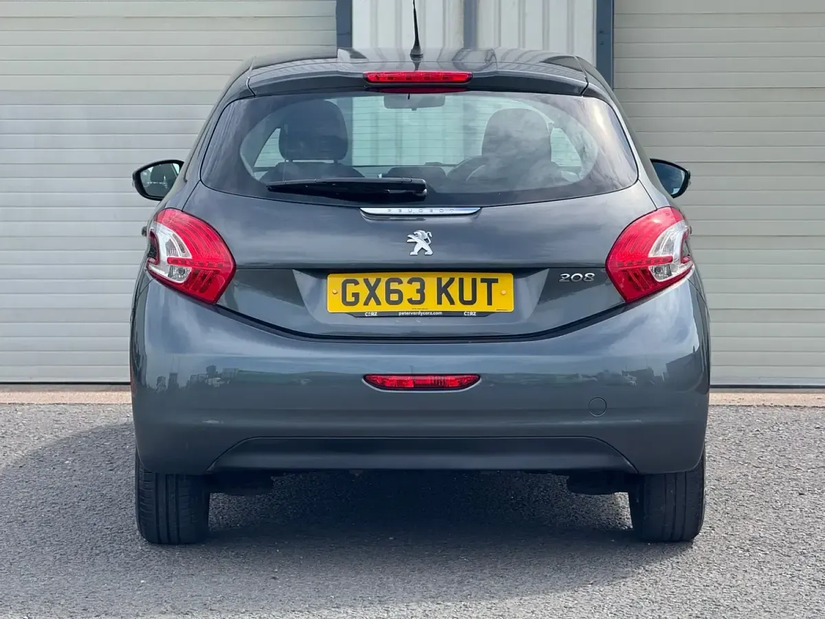 Używany Peugeot 208 Active 82 KM (60 kW) 2013 Szary Hatchback