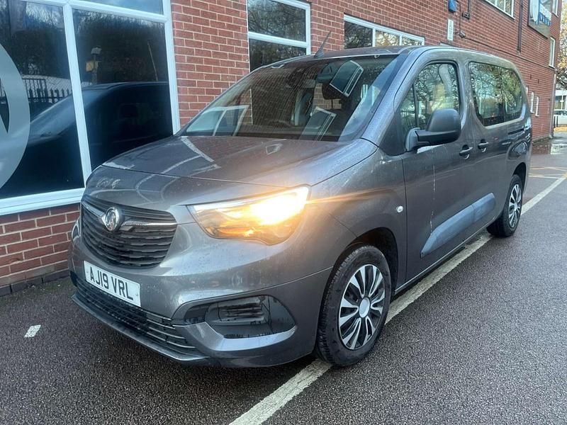 Used Vauxhall Combo Design Edition 110 HP (80 kW) 2019 Grey MPV