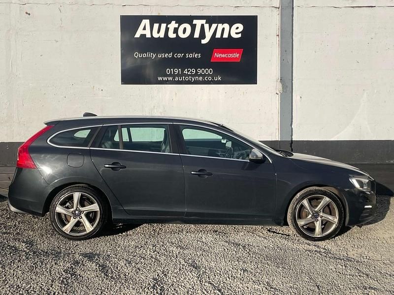 Used Volvo V60 R-Design 115 HP (84 kW) 2014 Grey Estate