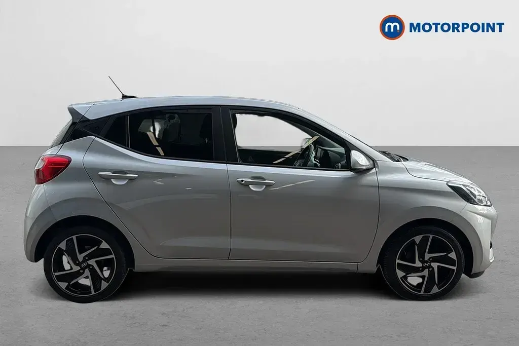 Used Hyundai i10 Premium 67 HP (49 kW) 2022 Silver Hatchback