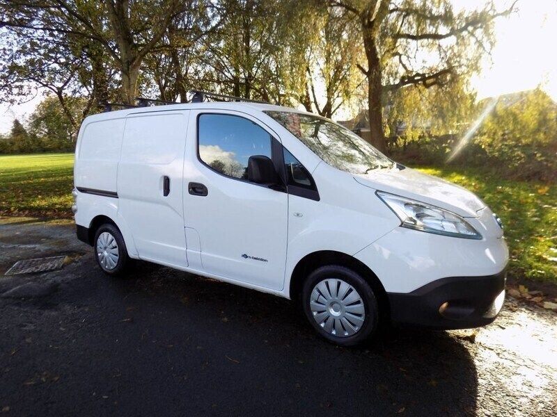 White Used 2015 Nissan e-NV200 Acenta Van | £6,995 - Image 1/4