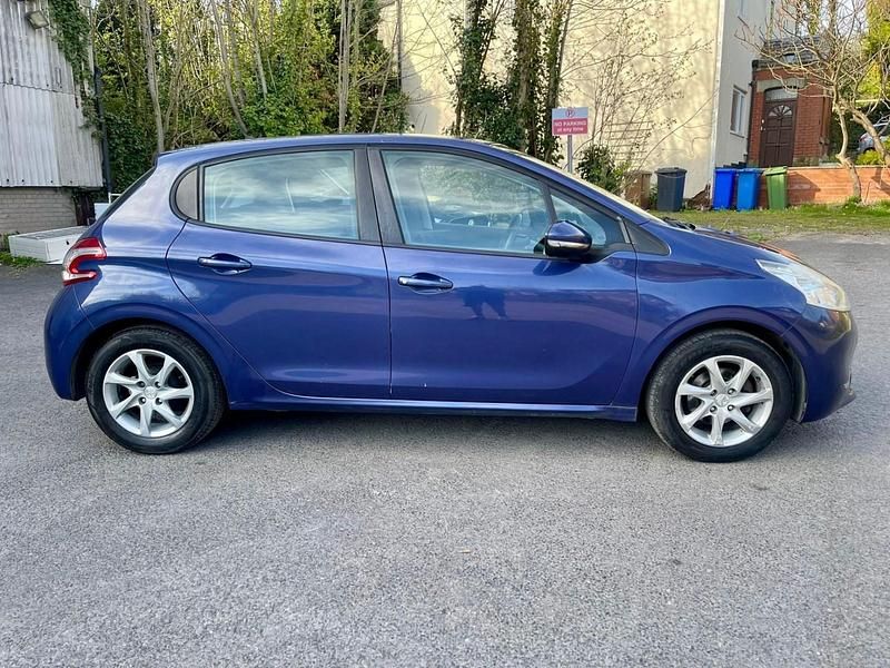 Used Peugeot 208 Active 82 HP (60 kW) 2014 Blue Hatchback