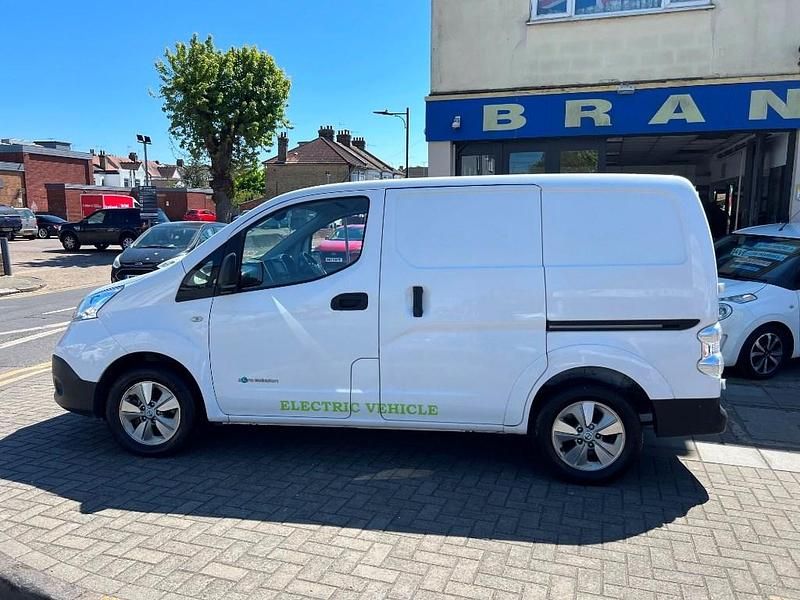 Used Nissan e-NV200 Tekna 80 kW (109 HP) 2015 White MPV