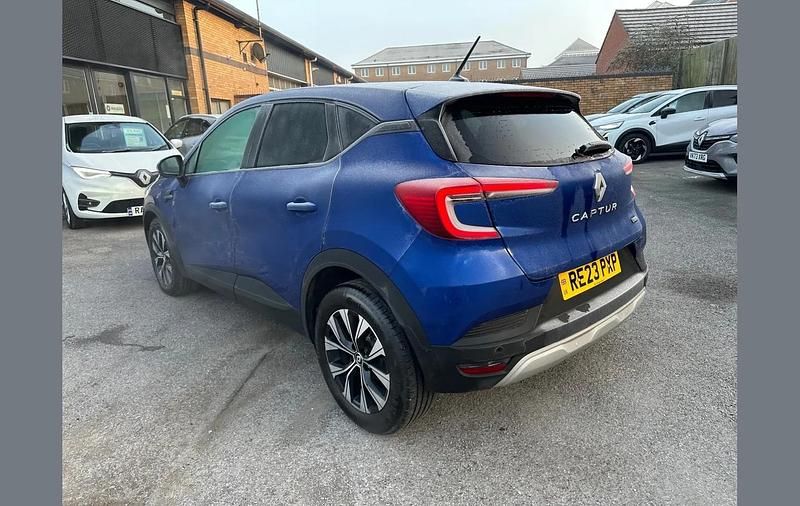 Usado Renault Captur Evolution 143 HP (105 kW) 2023 Azul SUV