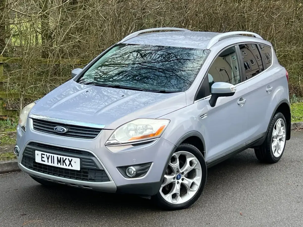 Usado Ford Kuga Titanium 163 HP (119 kW) 2011 Prateado SUV