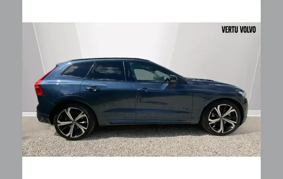 Used Volvo XC60 Ultimate 247 HP (181 kW) 2023 Blue SUV