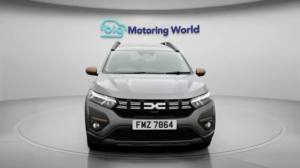 Used Dacia Jogger Extreme 141 HP (103 kW) 2024 Grey MPV