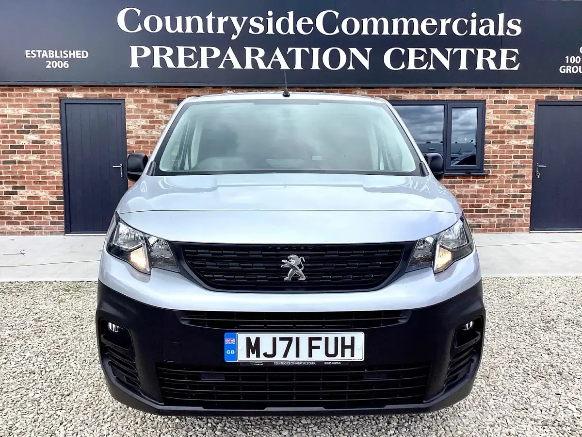 Used Peugeot Partner Premium 100 HP (73 kW) 2021 Silver MPV