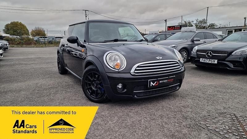 Black Used 2009 Mini Cooper D Hatch Hatchback | £2,195 (Good price) - Image 1/3