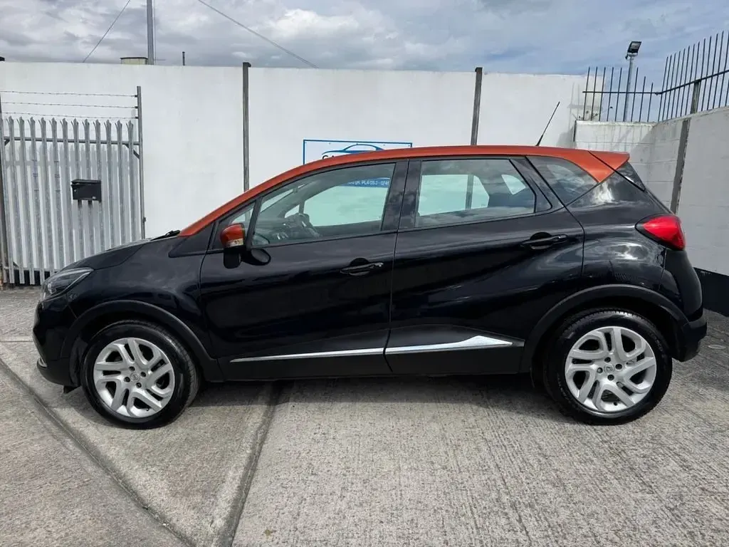 Usado Renault Captur Dynamique 90 HP (66 kW) 2017 Preto SUV