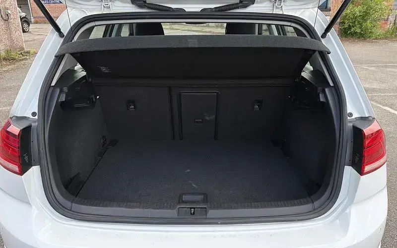 Used VW Golf VII SE 125 HP (91 kW) 2018 White Hatchback