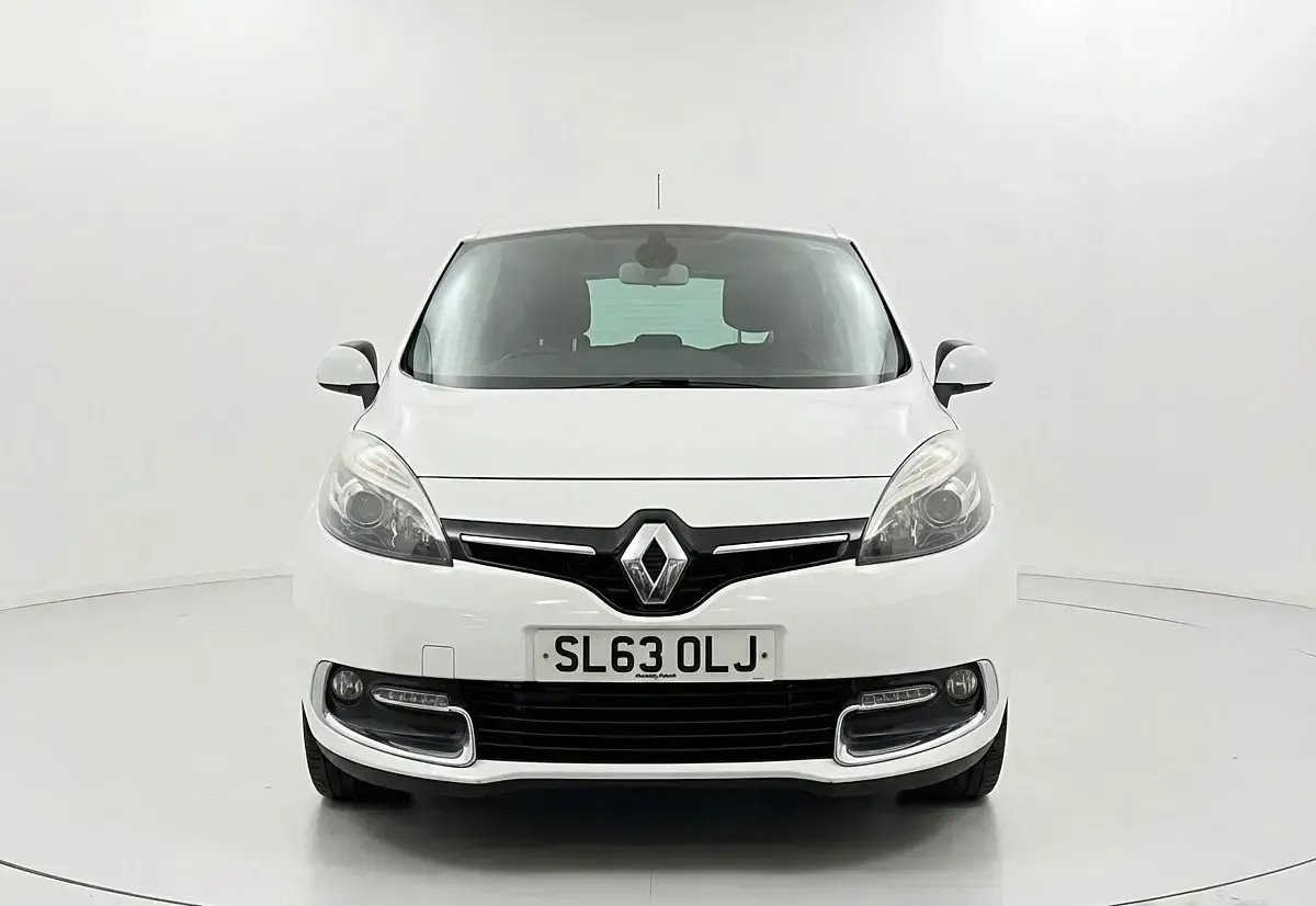 Used Renault Scénic III Dynamique 110 HP (80 kW) 2013 White MPV