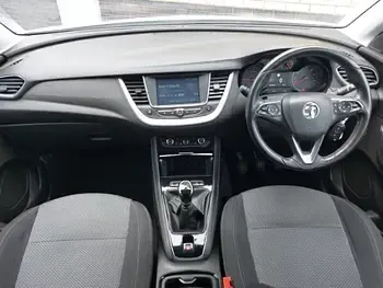 Used Vauxhall Grandland X 130 HP (95 kW) 2019 White SUV