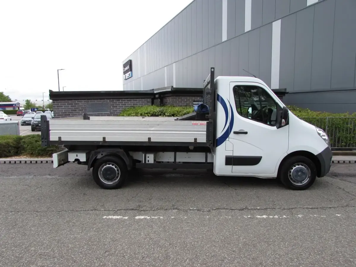 Begagnad Vauxhall Movano 125 HK (91 kW) 2017 Vit Minibuss
