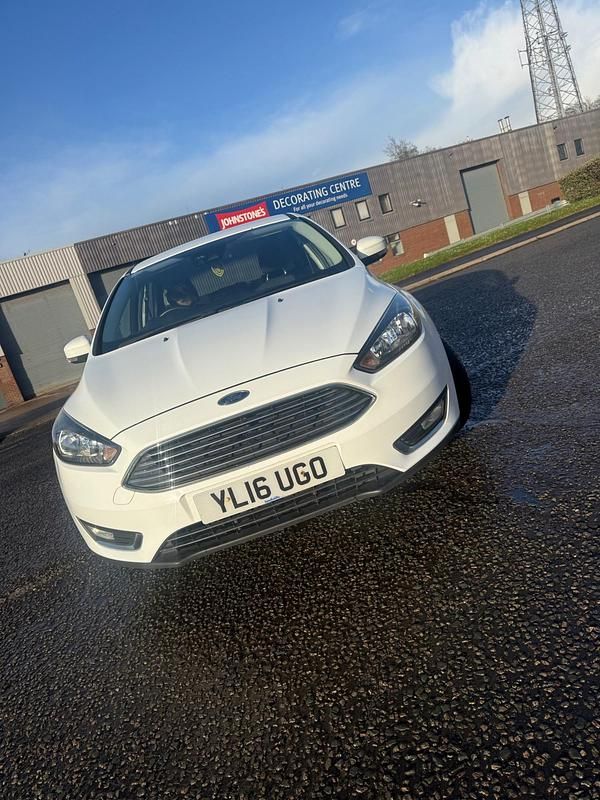 Begagnad Ford Focus Titanium 2016 Vit Halvkombi