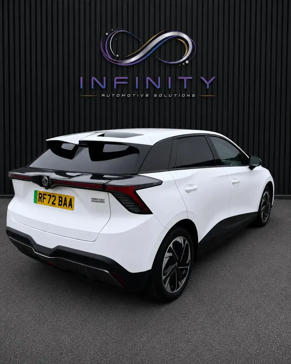 Used MG MG4 EV Trophy 147 kW (200 HP) 2022 White Hatchback