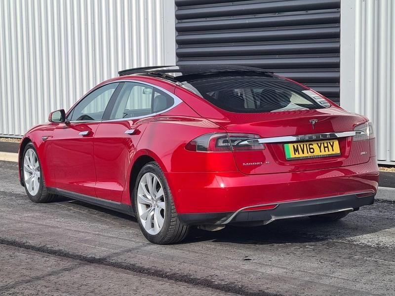 Used Tesla Model S 314 kW (428 HP) 2016 Red Hatchback