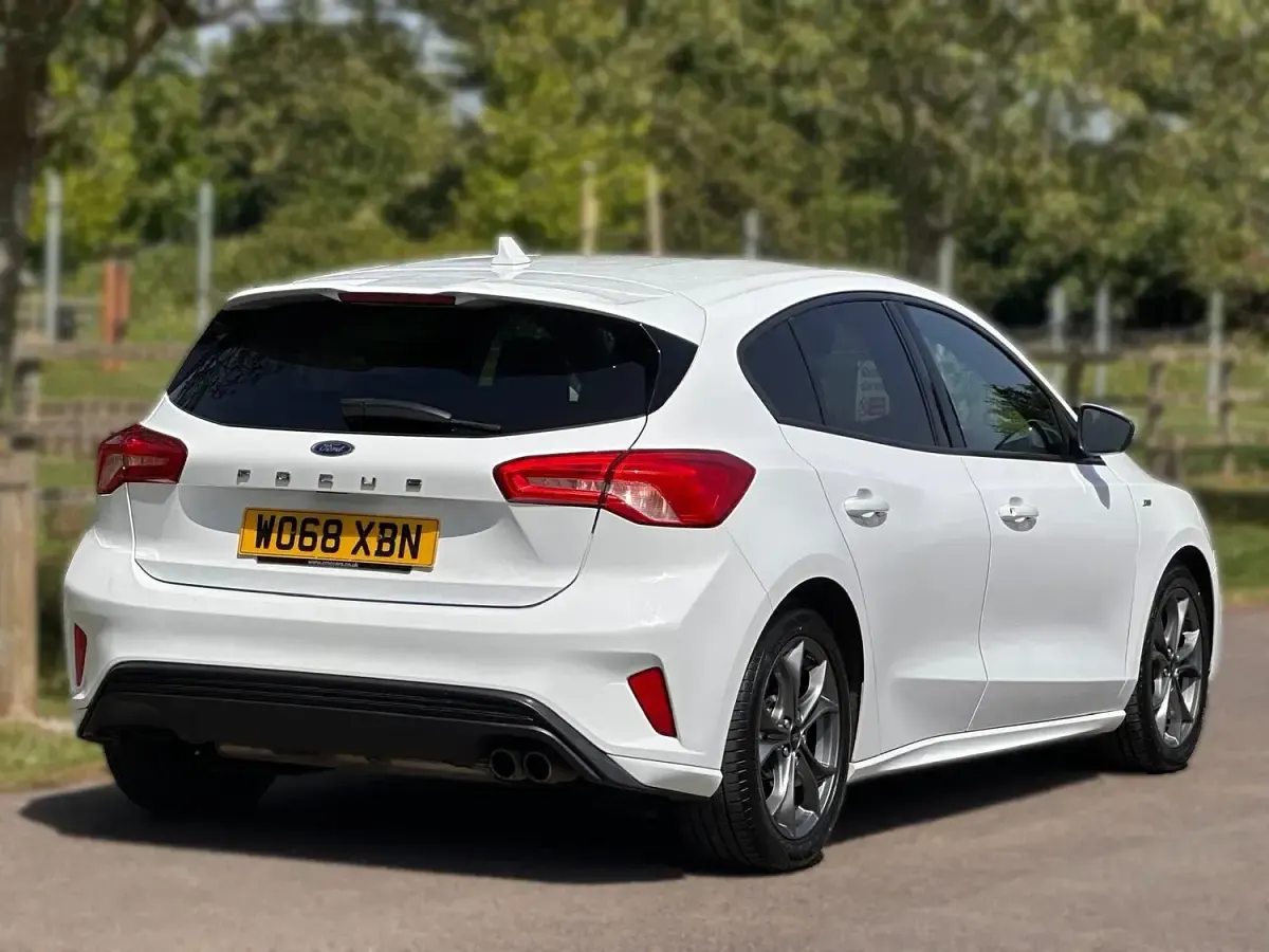 Used Ford Focus ST-Line 2019 White Hatchback