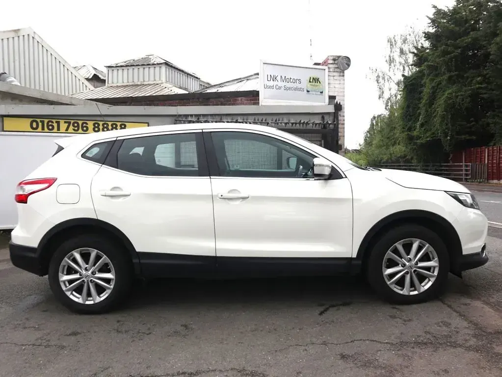 Used Nissan Qashqai Acenta 110 HP (80 kW) 2014 White SUV