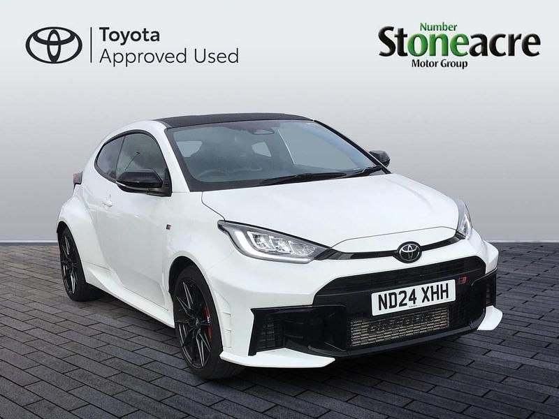 Used Toyota Yaris 2024 White Hatchback