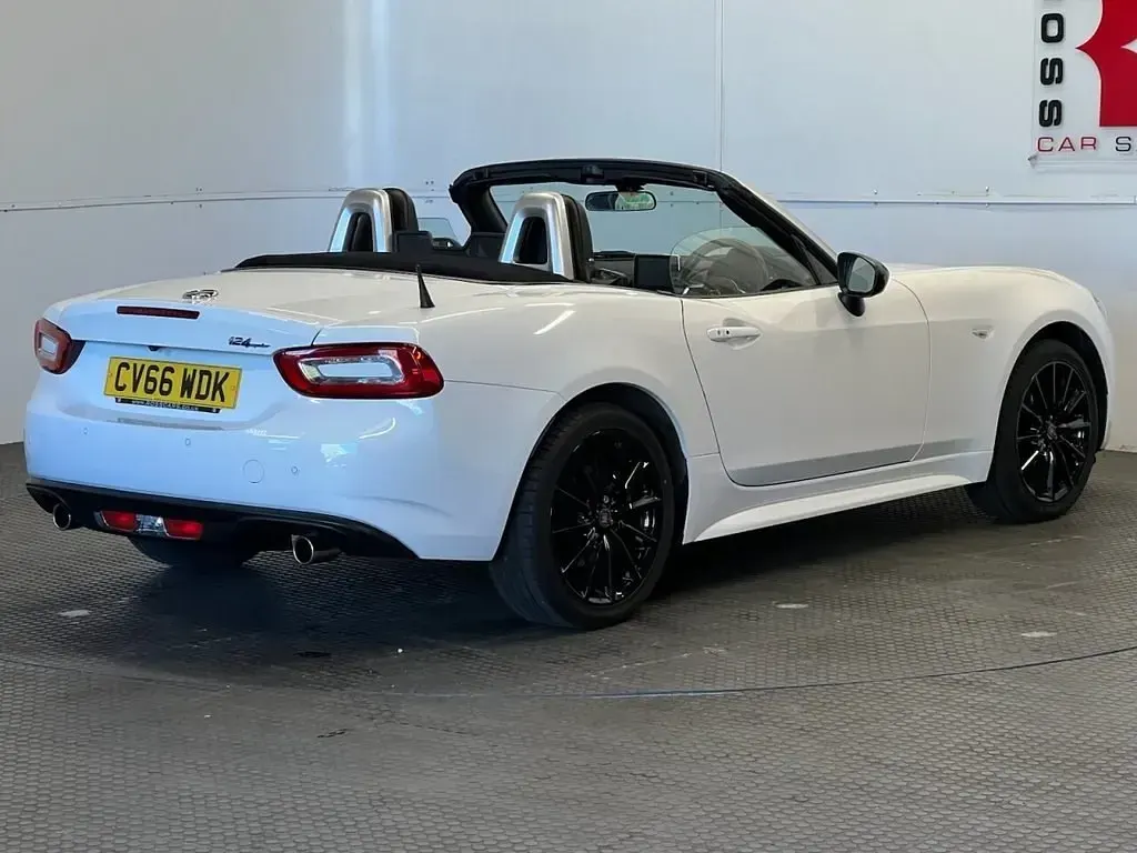 Usado Fiat 124 Spider Lusso Plus 140 HP (102 kW) 2016 Branco Cabrios