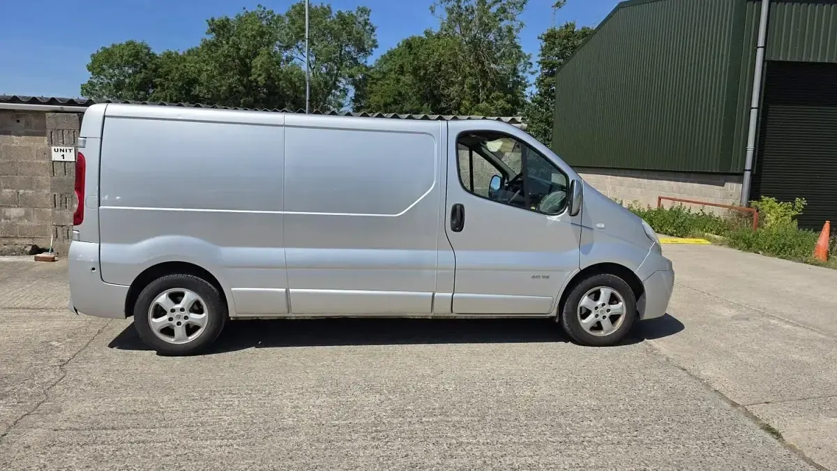 Used Renault Trafic 115 HP (84 kW) 2011 Silver MPV