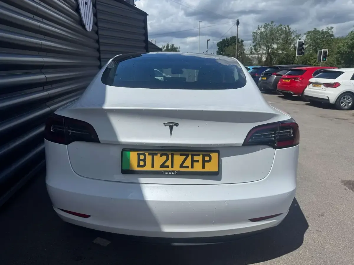Used Tesla Model 3 Standard Range Plus 366 kW (498 HP) 2021 White Sedan