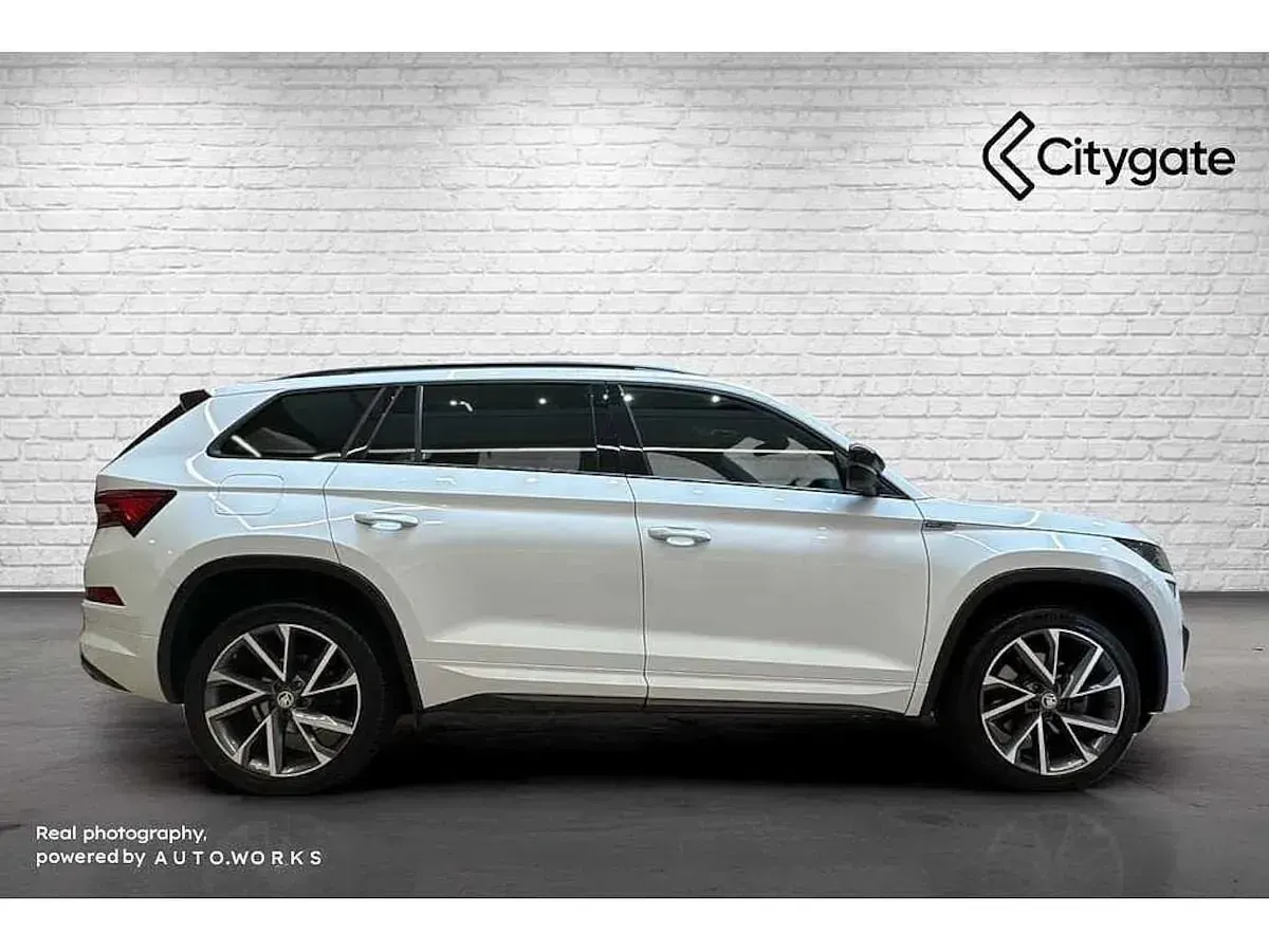 Used Skoda Kodiaq SportLine 140 HP (102 kW) 2022 Moon white metallic SUV