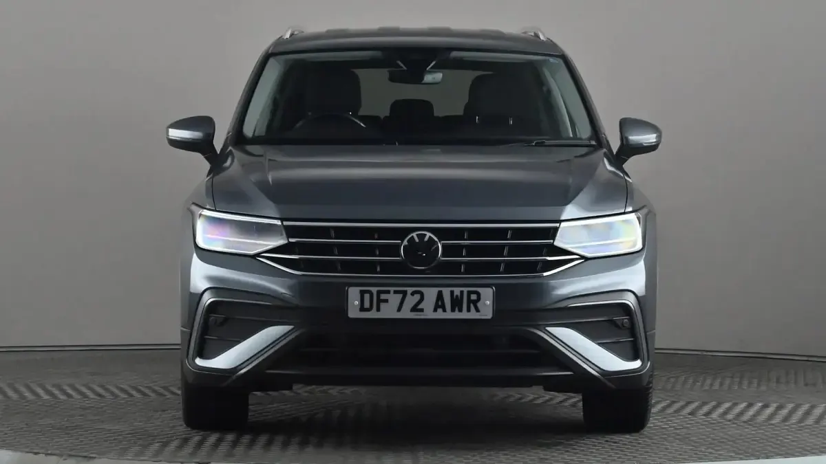 Usado VW Tiguan Allspace Life 150 HP (110 kW) 2022 Cinzento SUV